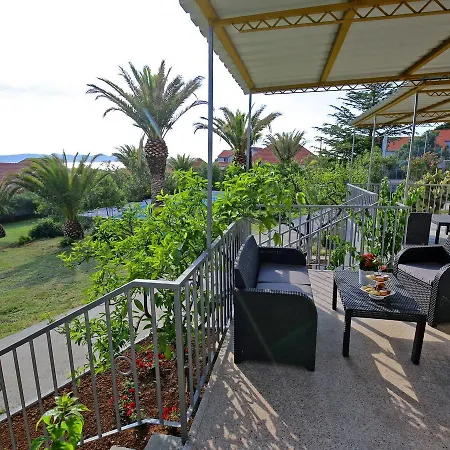 In Near בית נופש ביבינייה