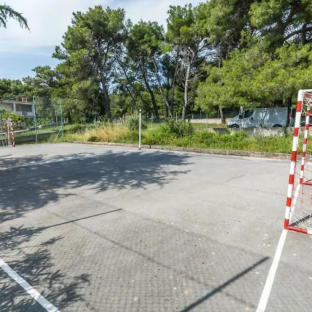 In Near בית נופש